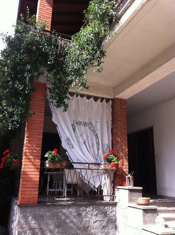 Bed and Breakfast La Casa Creativa Lomnago Екстер'єр фото
